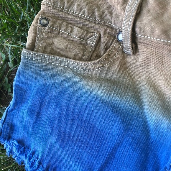 Jessica Simpson Ombré Jean Shorts - Picture 3 of 5
